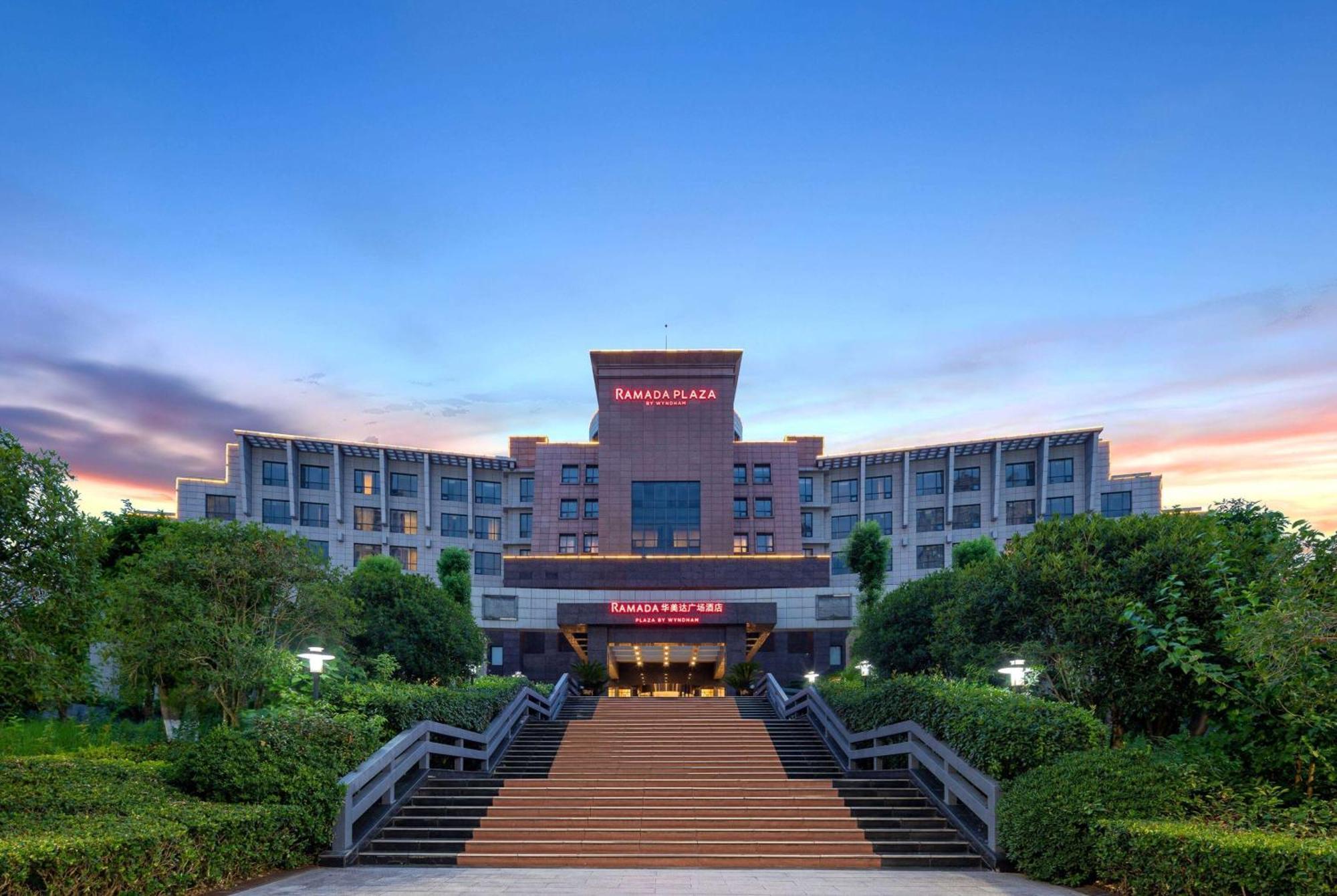 Ramada Plaza By Wyndham Chongqing West Hotell Eksteriør bilde